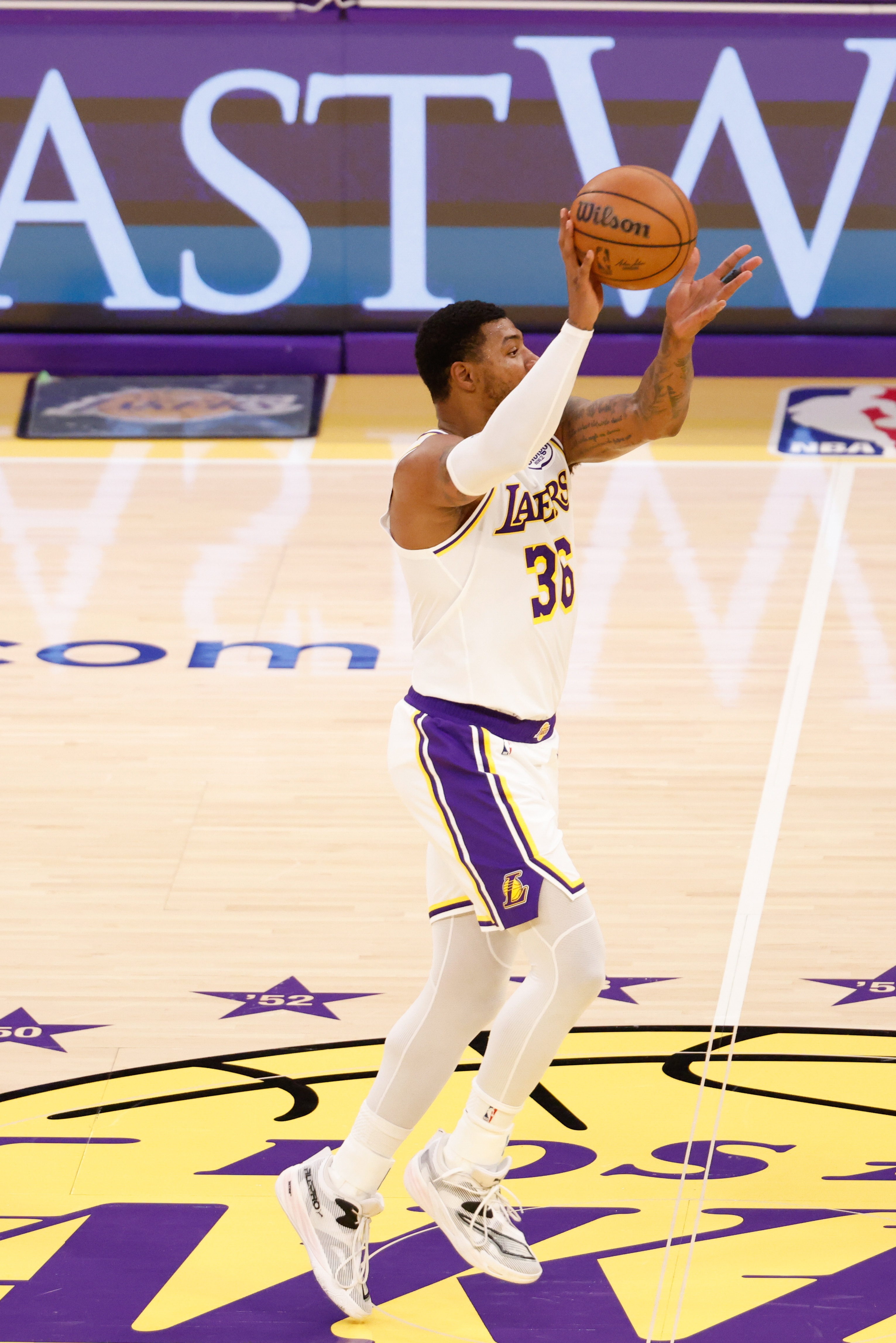 69次出手差!火箭前场板碾碎湖人防线,3-0优势濒临瓦解 69次出手差!火箭前场板碾碎湖人防线,3-0优势濒临瓦解