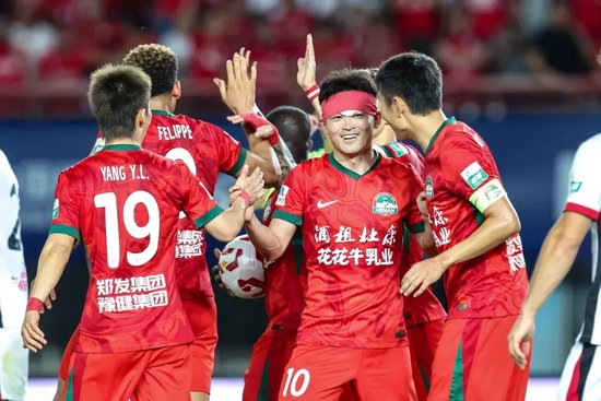 拉莫斯攻势足球奏效 河南队主场3-2逆转成都蓉城 拉莫斯攻势足球奏效 河南队主场3-2逆转成都蓉城