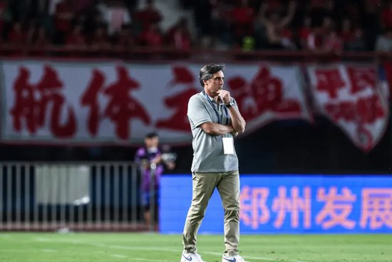拉莫斯攻势足球奏效 河南队主场3-2逆转成都蓉城 拉莫斯攻势足球奏效 河南队主场3-2逆转成都蓉城
