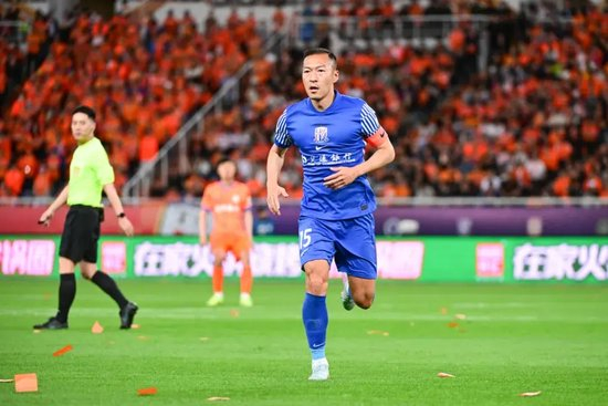 38位35+老将撑起中超半壁江山,隋维杰全勤领跑,吴曦13轮首发成标杆 38位35+老将撑起中超半壁江山,隋维杰全勤领跑,吴曦13轮首发成标杆