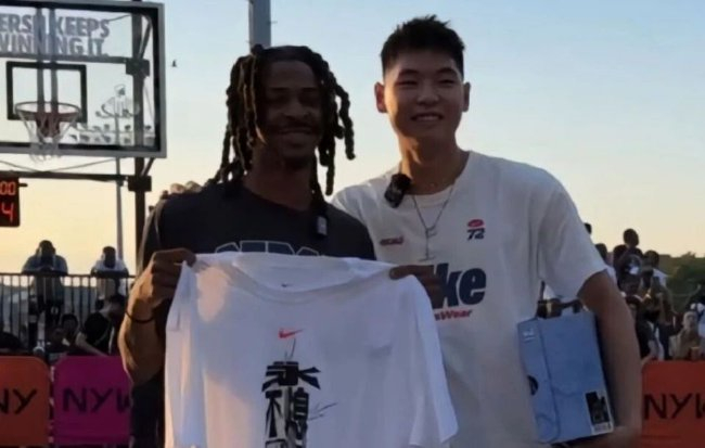 莫兰特祝贺崔永熙：享受球队对你的爱