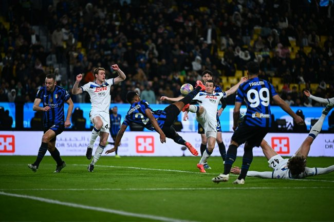 邓弗里斯双响 国米2-0亚特兰大进超级杯决赛 邓弗里斯双响 国米2-0亚特兰大进超级杯决赛