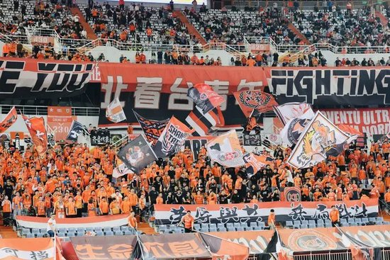 瓦科帽子戏法 泰山4-2逆转浙江 终结四轮不胜 瓦科帽子戏法 泰山4-2逆转浙江 终结四轮不胜