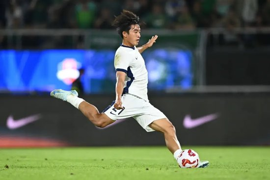 魏祥鑫启程试训欧塞尔 9岁哭着找妈妈到中超首球仅三年 魏祥鑫启程试训欧塞尔 9岁哭着找妈妈到中超首球仅三年